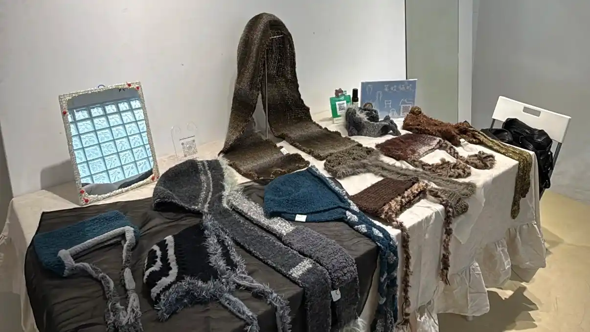 請把我放到關於的下面 1